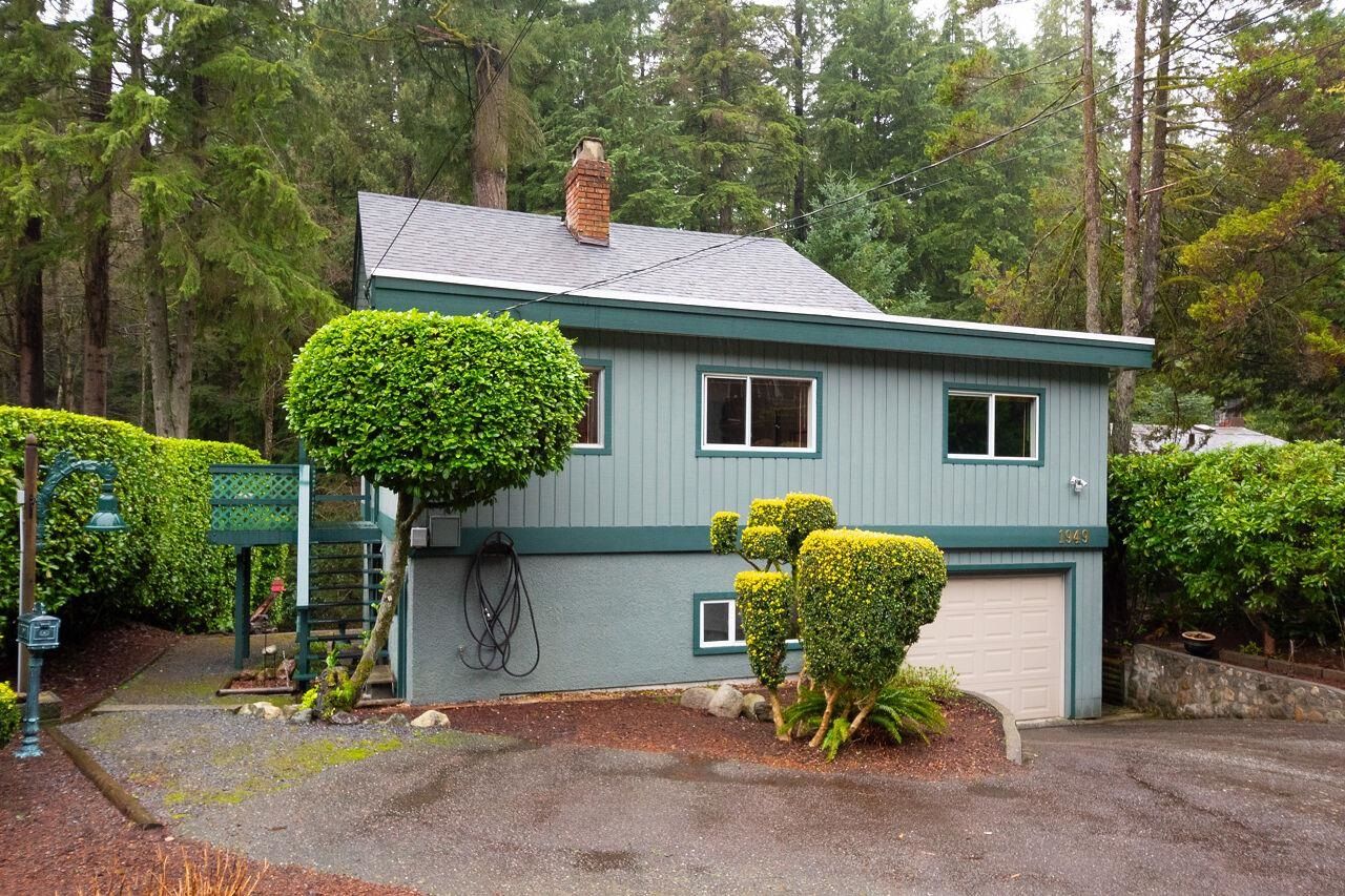 Main Photo: 1949 PARKSIDE Lane in North Vancouver: Deep Cove House for sale : MLS®# R2840835
