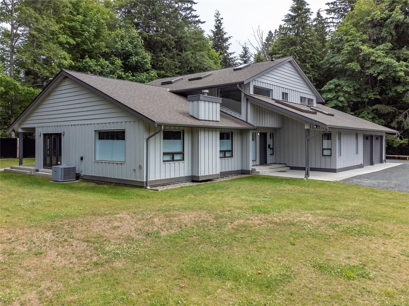Main Photo: 1505 Croation Rd in Campbell River: CR Campbell River West House for sale : MLS®# 936618