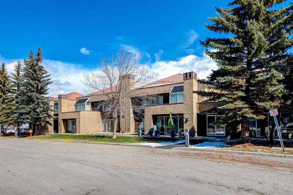 Main Photo: 7 118 Village Heights SW in Calgary: Patterson Apartment for sale : MLS®# A2124665