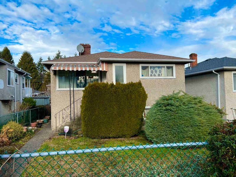 FEATURED LISTING: 2975 42ND Avenue East Vancouver