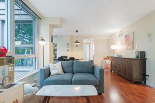 Photo 4: 413 500 W 10TH Avenue in Vancouver: Fairview VW Condo for sale in "Cambridge Court" (Vancouver West)  : MLS®# R2885283