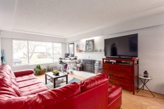 Photo 4: 2557 E 24TH AVENUE in Vancouver: Renfrew Heights House for sale (Vancouver East)  : MLS®# R2252626