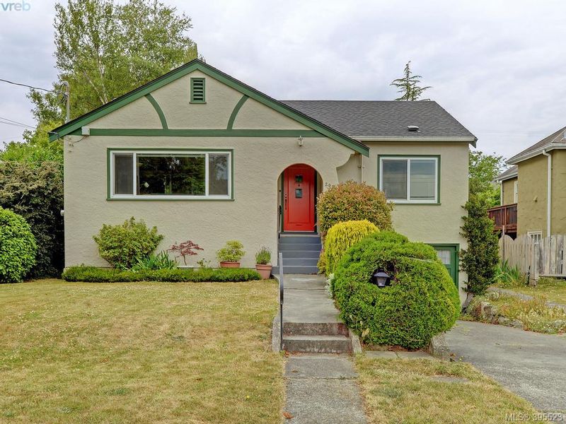 FEATURED LISTING: 2084 Neil St VICTORIA