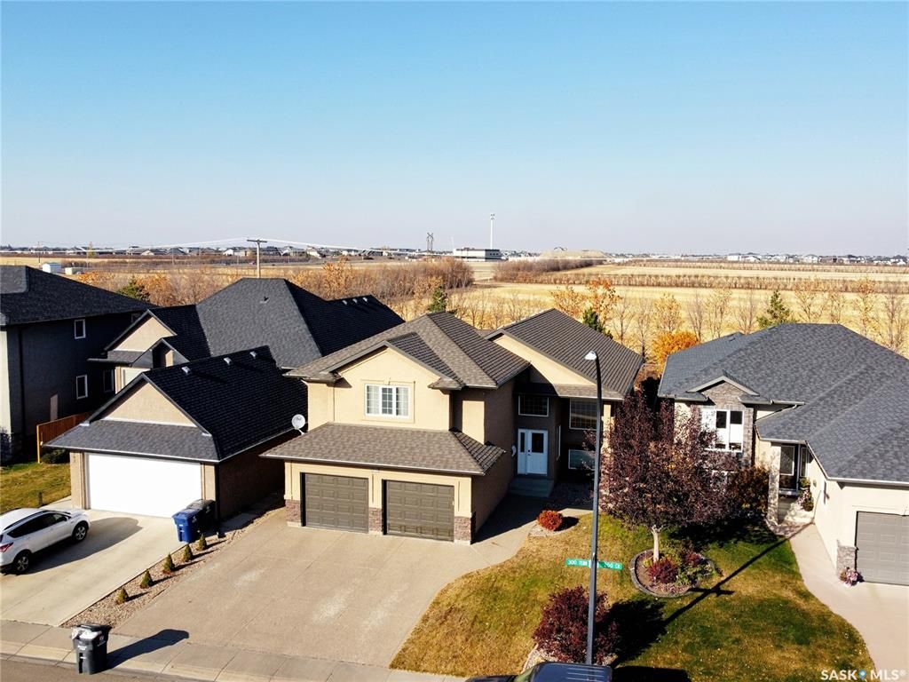Main Photo: 303 Zimmer Terrace in Saskatoon: Willowgrove Residential for sale : MLS®# SK911641