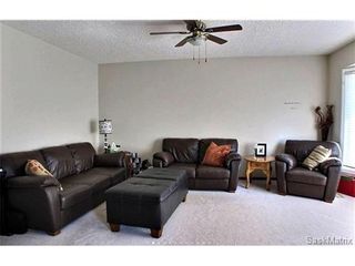 Photo 3: 131 WILLISTON Drive in Regina: Normanview West Single Family Dwelling for sale (Regina Area 02)  : MLS®# 480164
