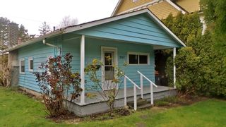 Photo 1: 3017 MCBRIDE AVENUE in Surrey: Crescent Bch Ocean Pk. House for sale (South Surrey White Rock)  : MLS®# R2562855