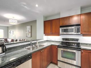 Photo 5: 405 675 PARK Crescent in New Westminster: GlenBrooke North Condo for sale : MLS®# R2199766