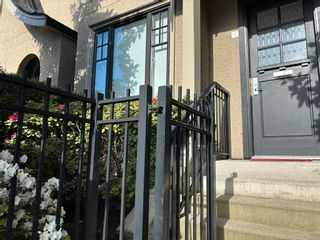 Photo 3: 5336 OAK Street in Vancouver: Cambie Townhouse for sale in "Hamlin Mews" (Vancouver West)  : MLS®# R2880729