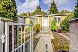 Photo 1: 41 E 41ST Avenue in Vancouver: Main House for sale (Vancouver East)  : MLS®# R2878725