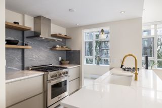 Photo 5: 604 988 RICHARDS Street in Vancouver: Yaletown Condo for sale in "Tribeca Lofts" (Vancouver West)  : MLS®# R2642542