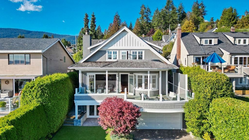 Main Photo: 1030 DUCHESS Avenue in West Vancouver: Sentinel Hill House for sale : MLS®# R2816971