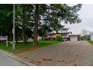 Photo 2: 26340 30A Avenue in Langley: Aldergrove Langley House for sale in "Aldergrove" : MLS®# R2123457