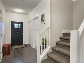Photo 2: 4 Casey Pl in View Royal: VR Six Mile Row/Townhouse for sale : MLS®# 952366
