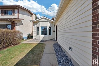 Photo 2: 8407 190 Street in Edmonton: Zone 20 House for sale : MLS®# E4385828