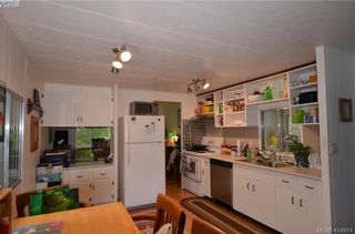 Photo 2: 131 2500 Florence Lake Rd in VICTORIA: La Florence Lake Manufactured Home for sale (Langford)  : MLS®# 822976
