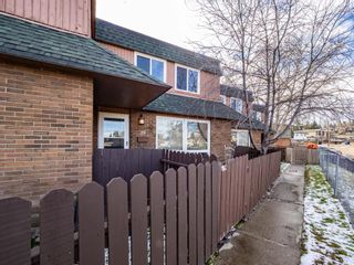 Photo 1: 19 11240 6 Street SW in Calgary: Southwood Row/Townhouse for sale : MLS®# A1159915