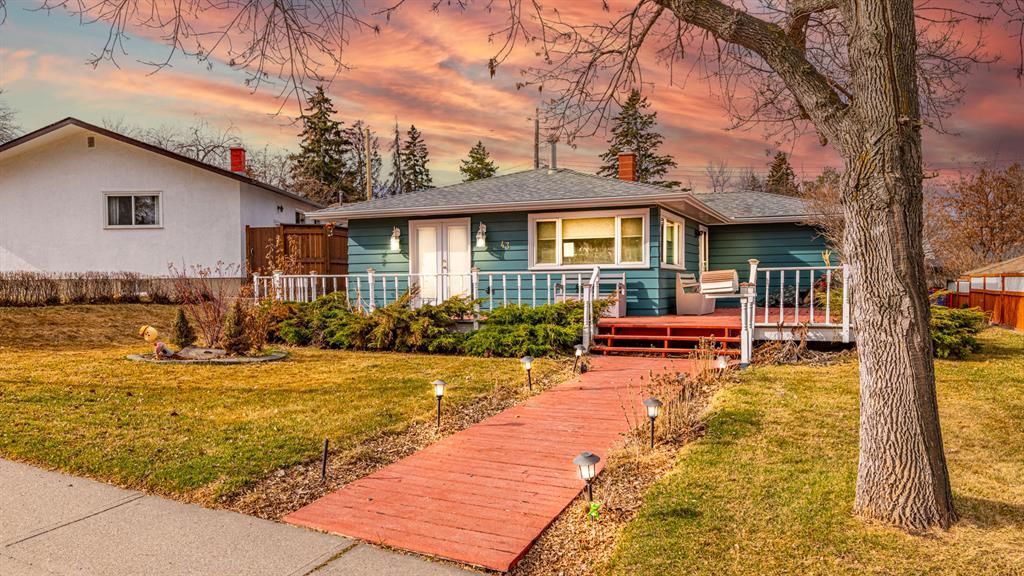 Main Photo: 43 Foster Road SE in Calgary: Fairview Detached for sale : MLS®# A2042263