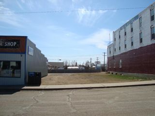 Photo 1: 207,209 Main Street: Trochu Commercial Land for sale : MLS®# A1094293