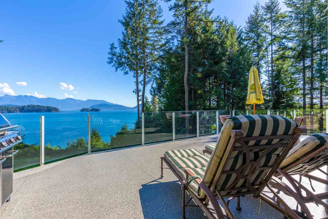 Main Photo: 1454 SMITH Road in Gibsons: Gibsons & Area House for sale in "LANGDALE" (Sunshine Coast)  : MLS®# R2133101