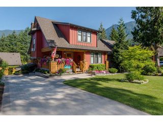 Photo 1: 1856 HUCKLEBERRY Bend in Cultus Lake: Lindell Beach House for sale in "COTTAGES AT CULTUS LAKE" : MLS®# R2293846