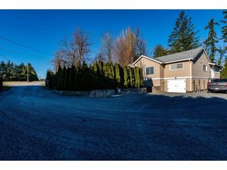 Photo 2: 30019 OLD YALE Road in Abbotsford: Aberdeen House for sale : MLS®# R2423451