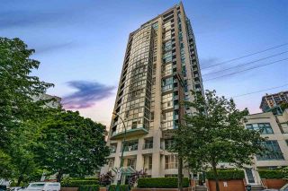 Photo 1: 1502 907 BEACH Avenue in Vancouver: Yaletown Condo for sale in "CORAL COURT" (Vancouver West)  : MLS®# R2457774