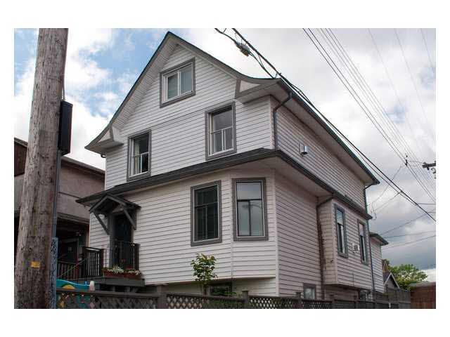 Main Photo: 2531 FRASER STREET in : Mount Pleasant VE House for sale : MLS®# V851072