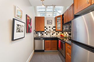 Photo 10: 2415 W 6TH Avenue in Vancouver: Kitsilano Townhouse for sale in "Cute Place In Kitsilano" (Vancouver West)  : MLS®# R2129865