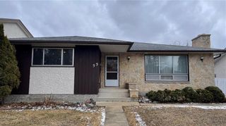 Photo 1: 33 Kenville Crescent in Winnipeg: Maples Residential for sale (4H)  : MLS®# 202308922