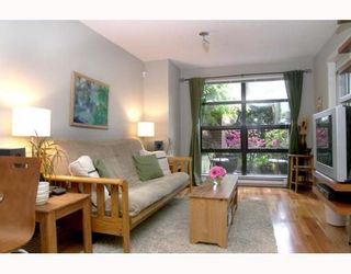 Photo 1: 106 2137 W 10TH Ave in Vancouver: Kitsilano Condo for sale in "ADERA" (Vancouver West)  : MLS®# V646338