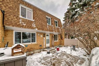 Main Photo: 112 LONDONDERRY Square in Edmonton: Zone 02 Townhouse for sale : MLS®# E4378486