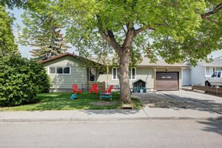 Main Photo: 212 Hendon Drive NW in Calgary: Highwood Detached for sale : MLS®# A2052112