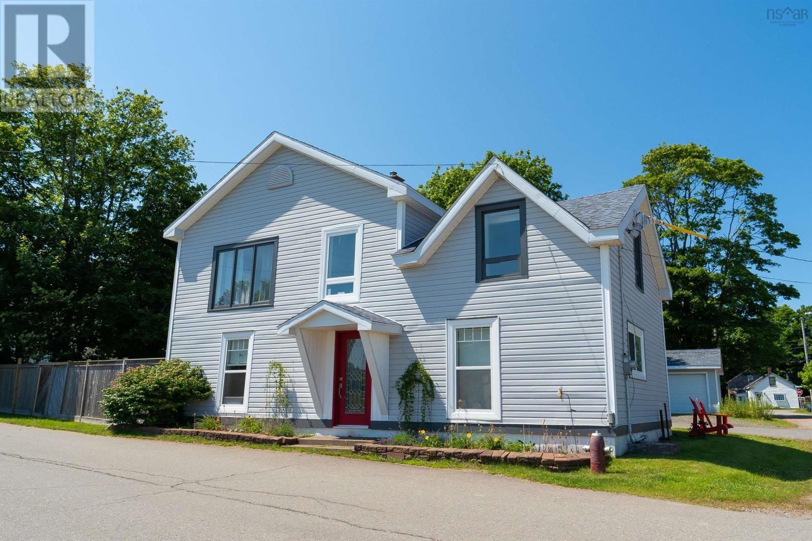 Main Photo: 49 Pleasant Street in Parrsboro: House for sale : MLS®# 202304631