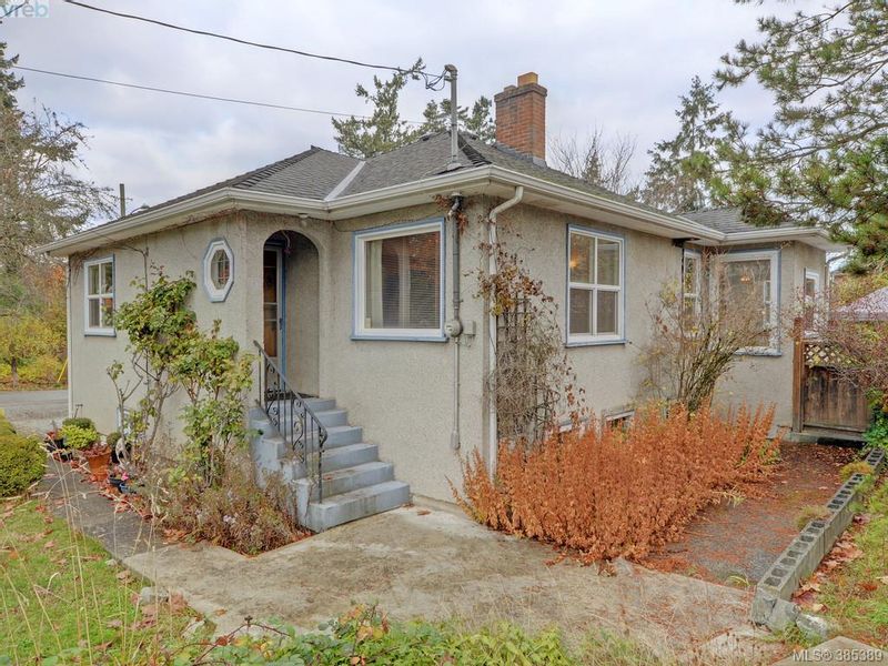 FEATURED LISTING: 2873 Glenwood Ave VICTORIA