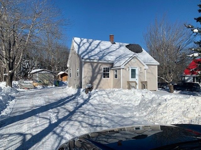 Main Photo: 253 McGee Street in Springhill: 102S-South Of Hwy 104, Parrsboro and area Residential for sale (Northern Region)  : MLS®# 202102587