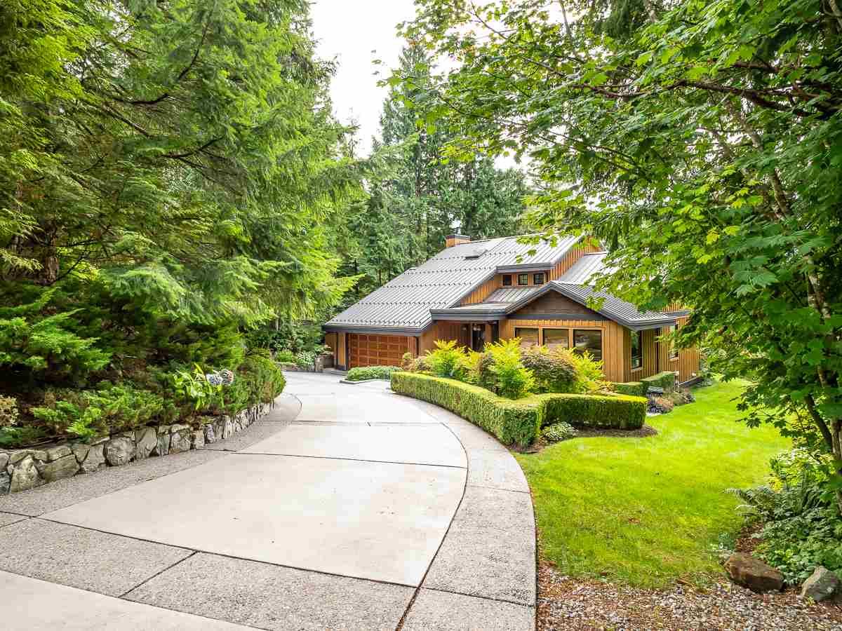 Main Photo: 40543 THUNDERBIRD Ridge in Squamish: Garibaldi Highlands House for sale : MLS®# R2404519