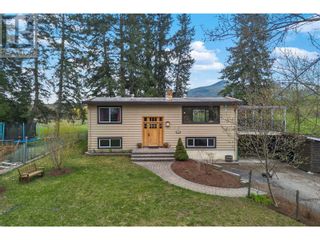 Photo 2: 3550 16 Avenue NE in Salmon Arm: House for sale : MLS®# 10310595