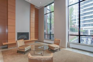 Photo 19: 2408 909 MAINLAND Street in Vancouver: Yaletown Condo for sale in "Yaletown Park II" (Vancouver West)  : MLS®# R2157155