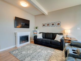 Photo 4: 4 1680 Ryan St in Victoria: Vi Oaklands Row/Townhouse for sale : MLS®# 899690