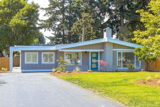 Photo 1: 2940 Pickford Rd in Colwood: Co Colwood Lake House for sale : MLS®# 908253