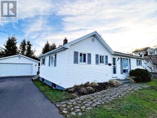 Photo 1: 22 Kirkwood Drive in Charlottetown: House for sale : MLS®# 202323700