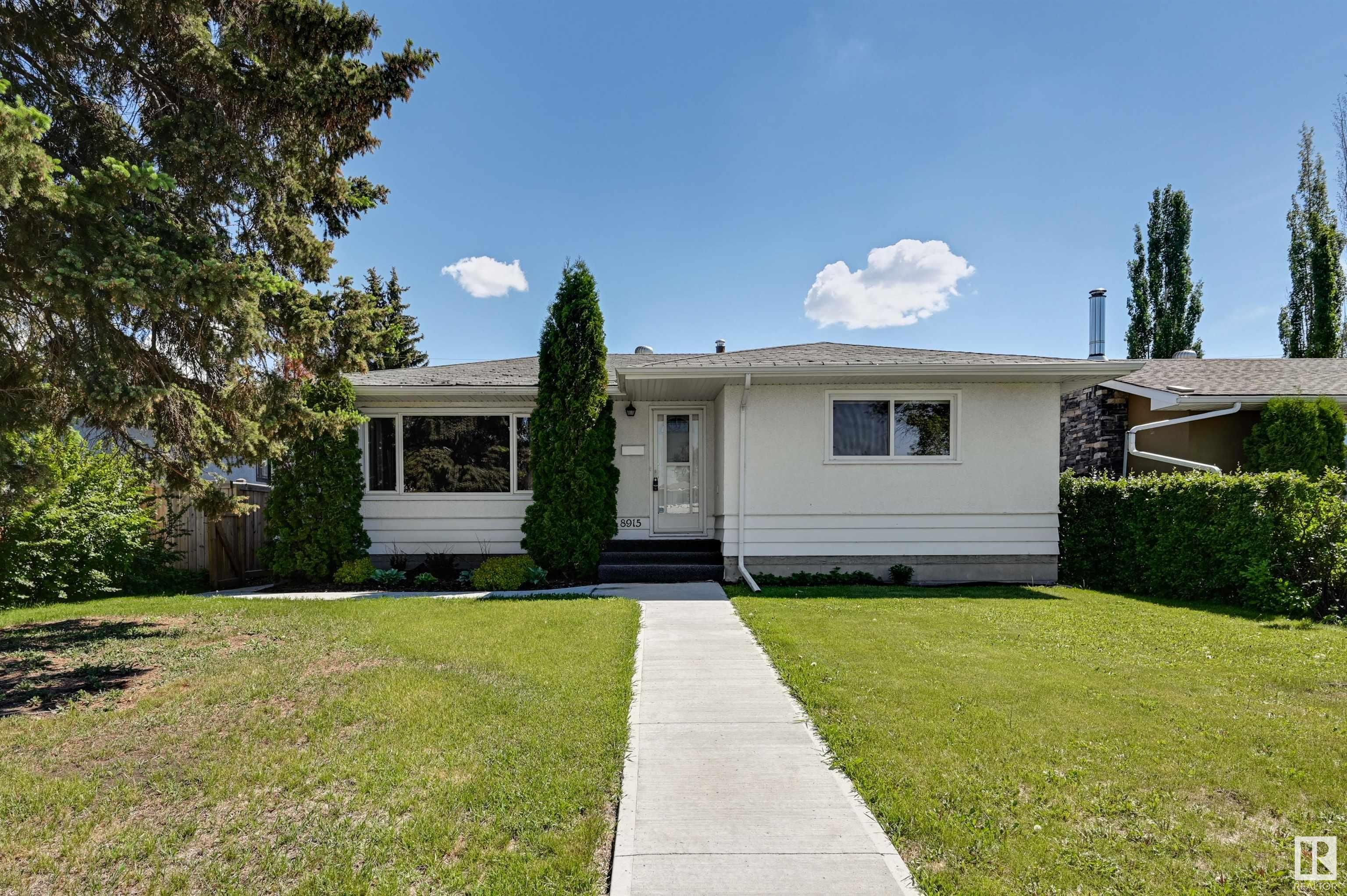 Main Photo: 8915 162 Street in Edmonton: Zone 22 House for sale : MLS®# E4299109