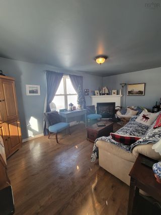 Photo 8: 10 Beatrice Street in Louisbourg: 206-Louisbourg Residential for sale (Cape Breton)  : MLS®# 202400985