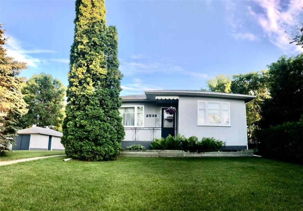 Main Photo: 2536 McDonald Avenue in Brandon: Assiniboine Residential for sale (A02)  : MLS®# 202402475