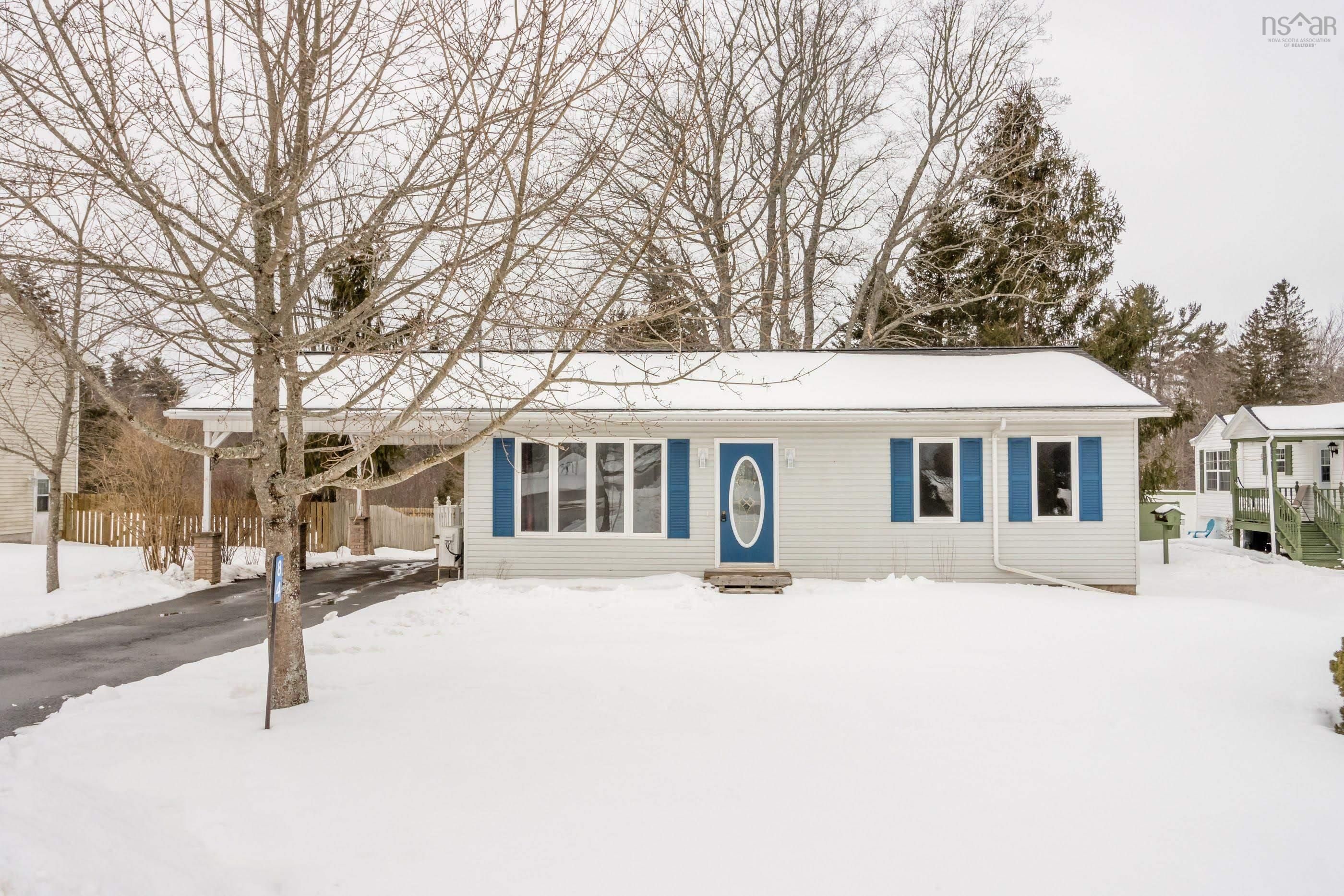 Main Photo: 84 Sunset Drive in Kingston: Kings County Residential for sale (Annapolis Valley)  : MLS®# 202303724