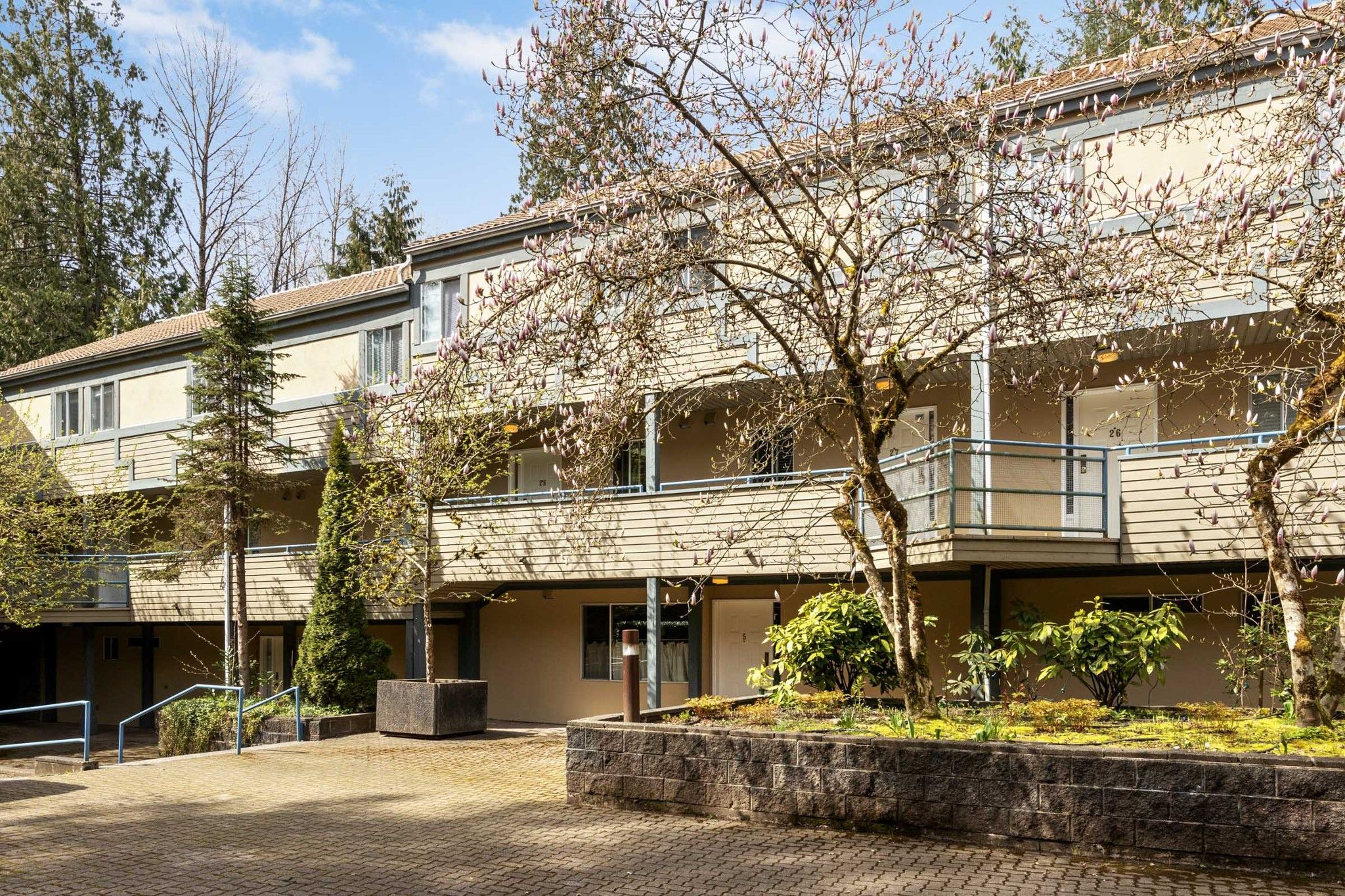 Main Photo: 28 2978 WALTON Avenue in Coquitlam: Canyon Springs Townhouse for sale in "CREEK TERRACE" : MLS®# R2672611