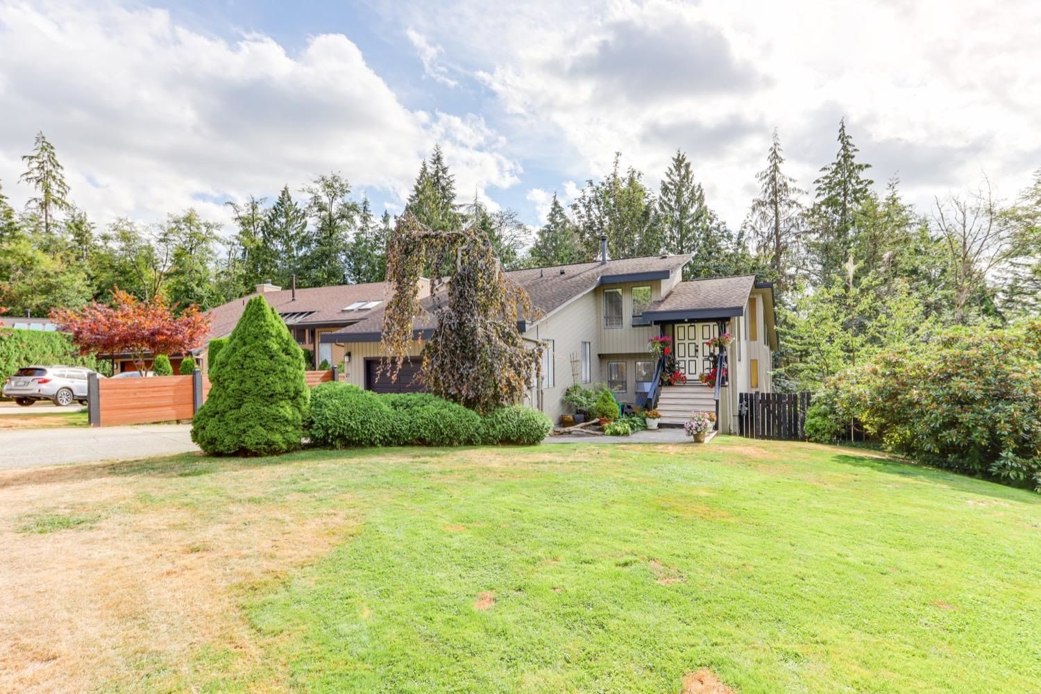 Main Photo: 27 ESCOLA Bay in Port Moody: Barber Street House for sale : MLS®# R2748058