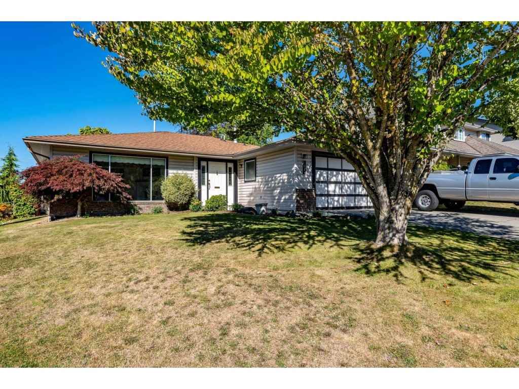 Main Photo: 2828 CROSSLEY Drive in Abbotsford: Abbotsford West House for sale : MLS®# R2502326