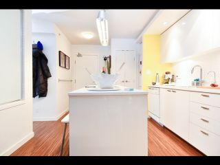Photo 2: 601 328 11th Avenue in Vancouver: Mount Pleasant VE Condo for sale (Vancouver East)  : MLS®# R2463358