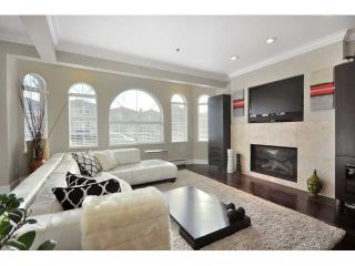 Photo 3: 543 E 17TH AV in Vancouver: Fraser VE House for sale (Vancouver East)  : MLS®# V868348